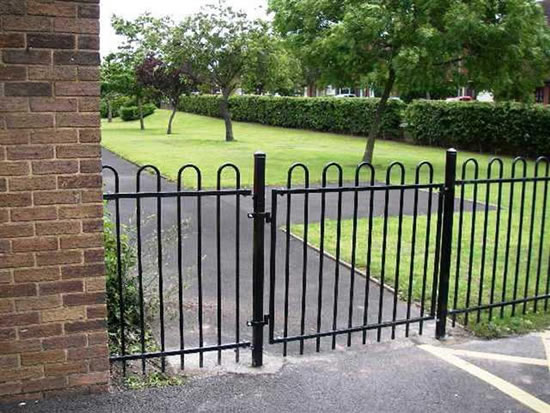 Black Bow Top Fencing Gate
