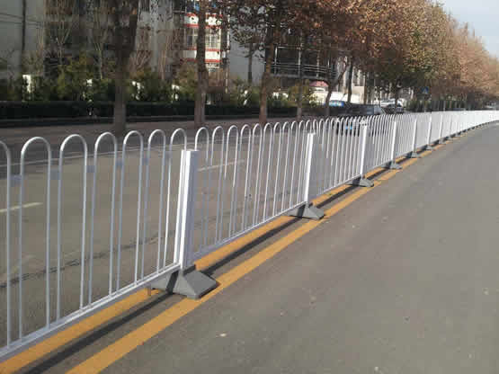Hot dipped galvanised steel road fencing panels with bow top and fixing feet